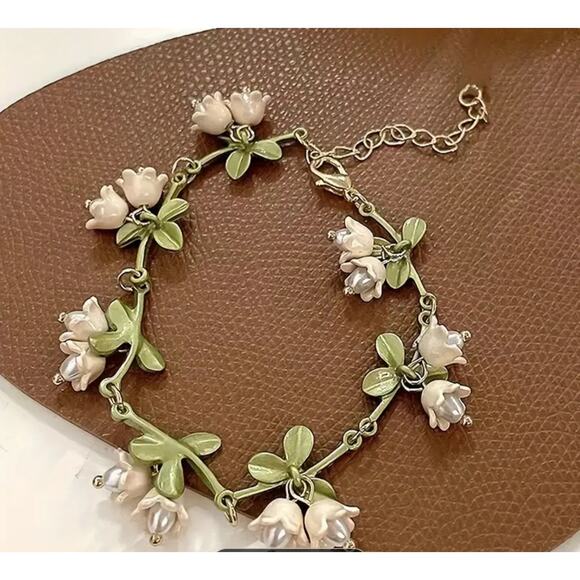 Lily of the Valley Linked Floral Bracelet Adjustable Cottage Flowers NEW - Picture 3 of 4